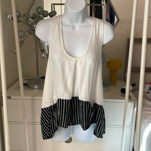 Uniq white and black racer back blouse tank top scoop neck size Small preowned